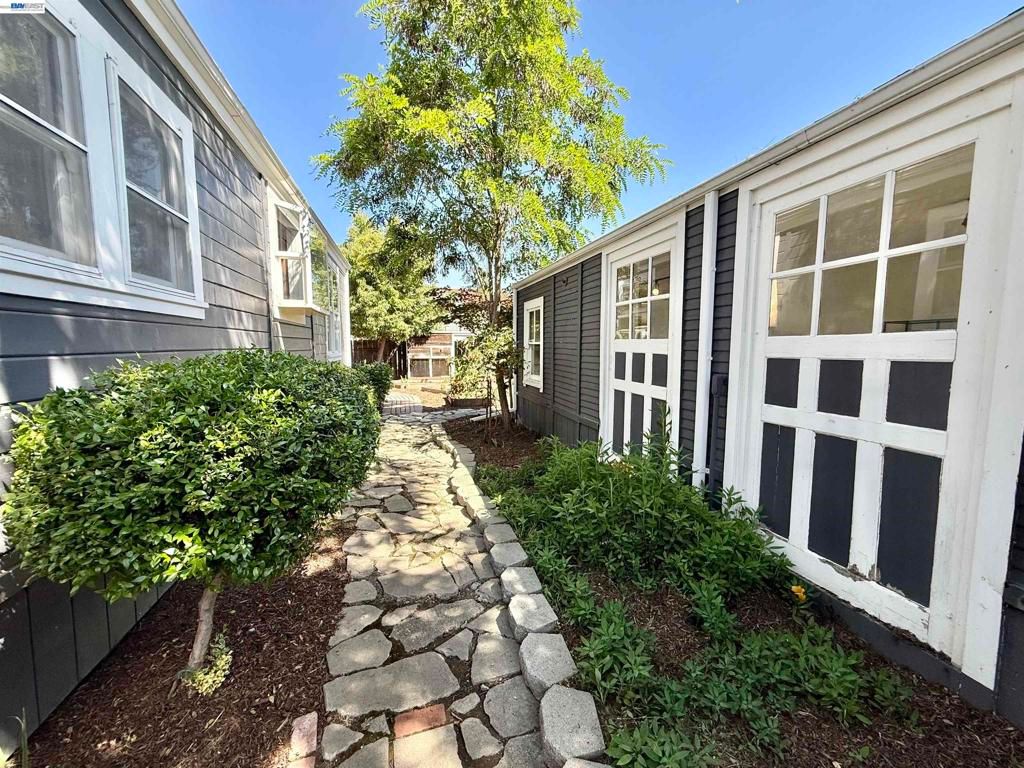 Image 82 of property listing at 580 S L St, Livermore, CA 94550