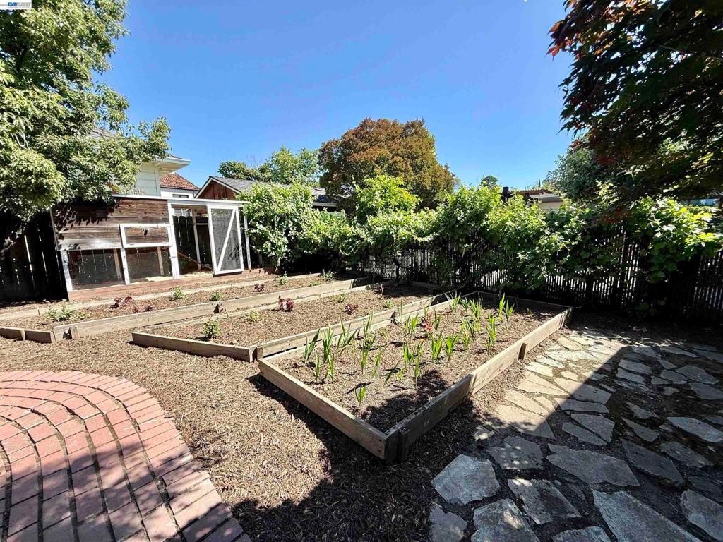 Image 86 of property listing at 580 S L St, Livermore, CA 94550