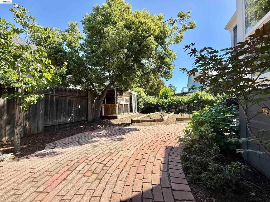 Image 89 of property listing at 580 S L St, Livermore, CA 94550