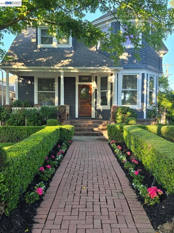 Image 90 of property listing at 580 S L St, Livermore, CA 94550