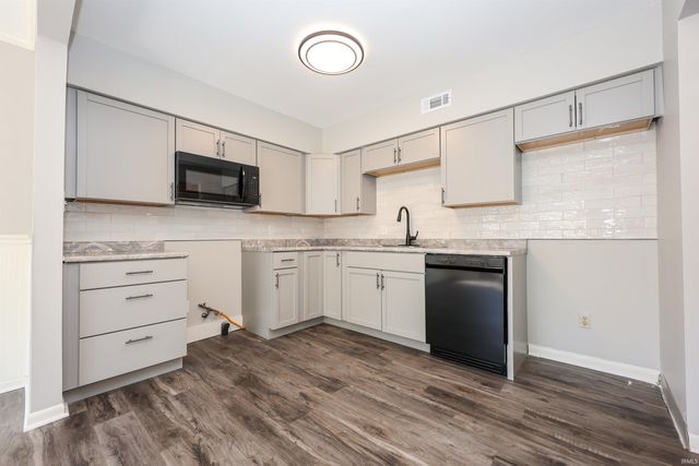 5511 S Wayne Avenue, Fort Wayne, IN 46807