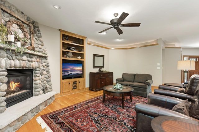 2934 Canyon Road, Chaska, MN 55318