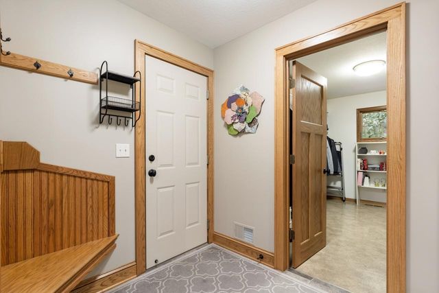 2934 Canyon Road, Chaska, MN 55318