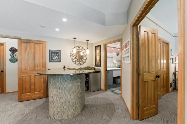 2934 Canyon Road, Chaska, MN 55318