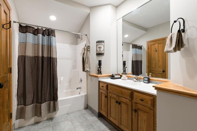 2934 Canyon Road, Chaska, MN 55318