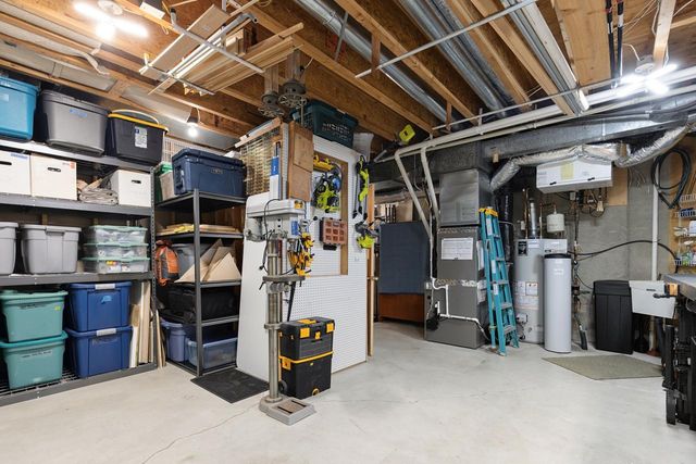 2934 Canyon Road, Chaska, MN 55318