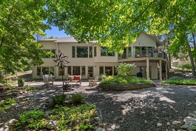 2934 Canyon Road, Chaska, MN 55318