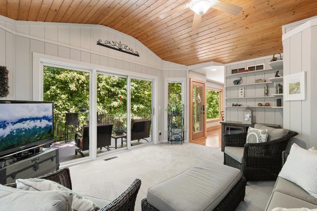 2934 Canyon Road, Chaska, MN 55318