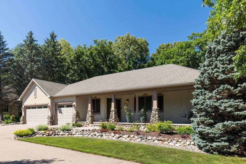 2934 Canyon Road, Chaska, MN 55318