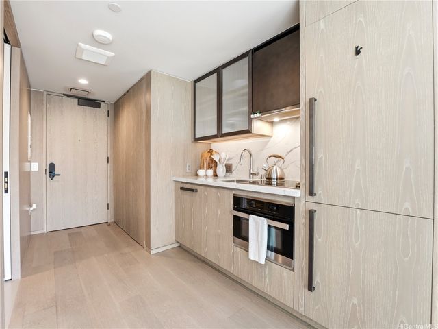 1000 Auahi Street 633, Honolulu, HI 96814
