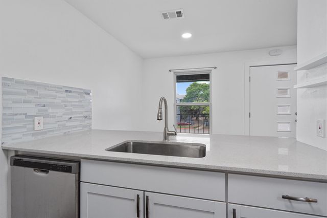 6409 Burns ST 304, Austin, TX 78752