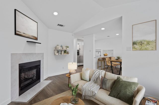 6409 Burns ST 304, Austin, TX 78752