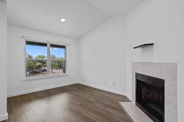 6409 Burns ST 304, Austin, TX 78752