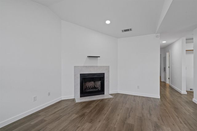 6409 Burns ST 304, Austin, TX 78752