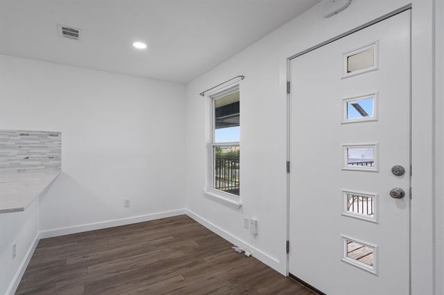 6409 Burns ST 304, Austin, TX 78752