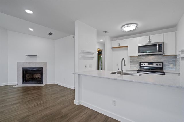 6409 Burns ST 304, Austin, TX 78752