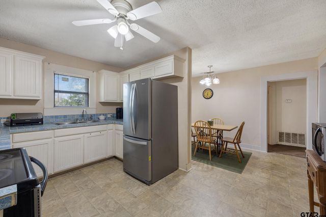 803 W Noble, Troup, TX 75789