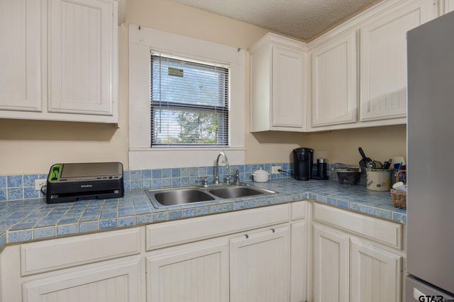 803 W Noble, Troup, TX 75789