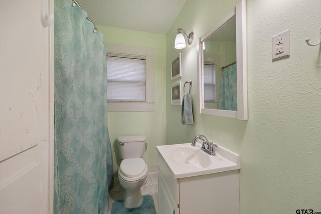 803 W Noble, Troup, TX 75789