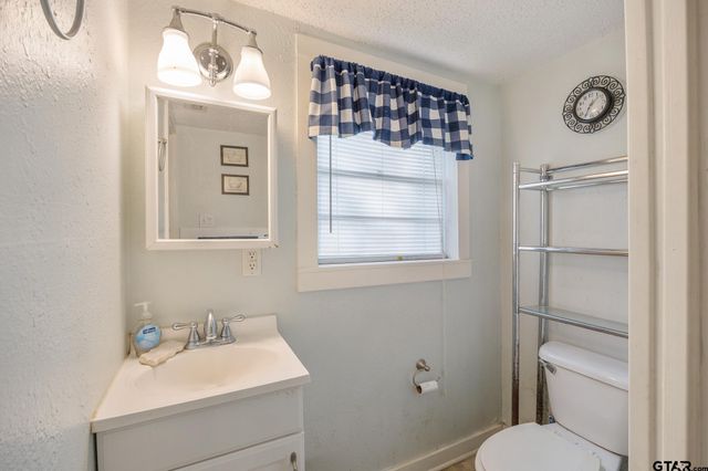 803 W Noble, Troup, TX 75789