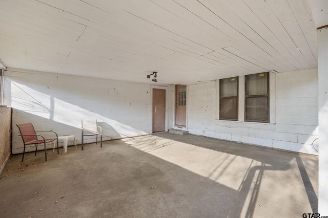 803 W Noble, Troup, TX 75789