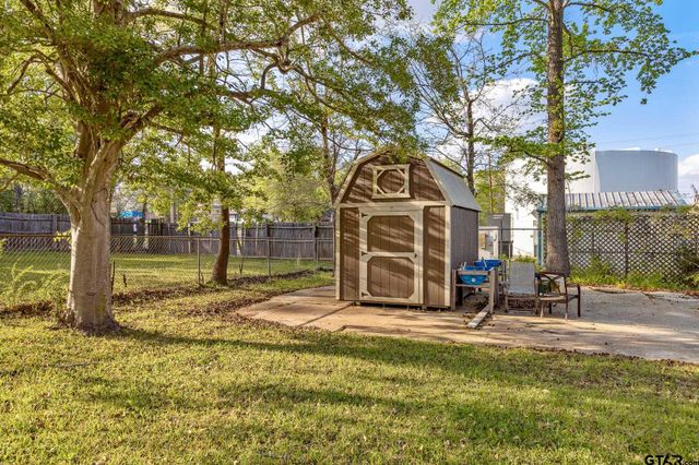 803 W Noble, Troup, TX 75789