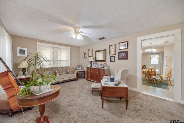 803 W Noble, Troup, TX 75789