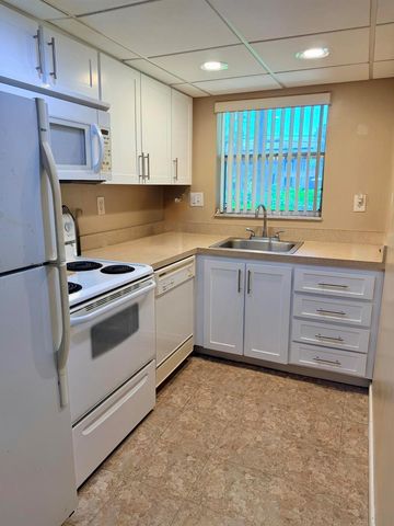 2400 NE 10th Street 106, Pompano Beach, FL 33062