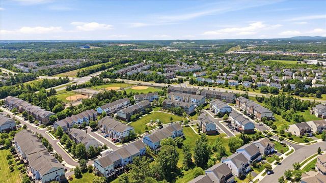 1626 LISMORE TER NE, Leesburg, VA 20176