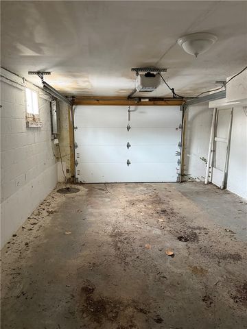 2133 Lower Terrace Rd, New Kensington, PA 15068