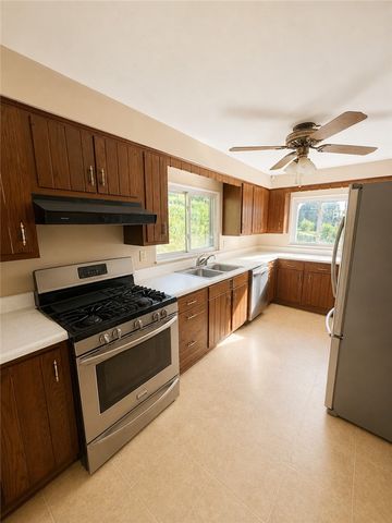 2133 Lower Terrace Rd, New Kensington, PA 15068