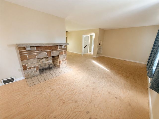 2133 Lower Terrace Rd, New Kensington, PA 15068