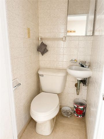 2133 Lower Terrace Rd, New Kensington, PA 15068