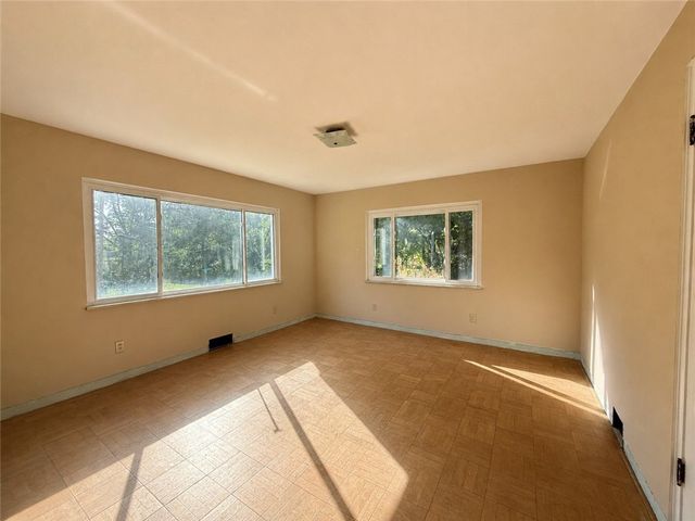 2133 Lower Terrace Rd, New Kensington, PA 15068