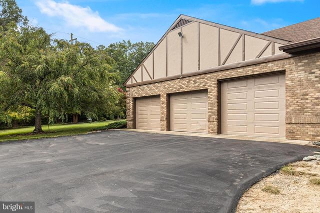 10555 PRINCE CHARLES DR, La Plata, MD 20646