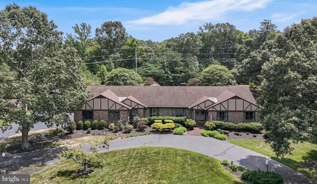 10555 PRINCE CHARLES DR, La Plata, MD 20646
