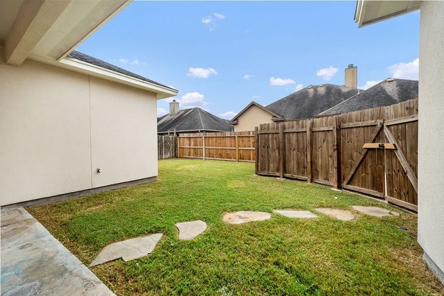 6901 King George Pl, Corpus Christi, TX 78414