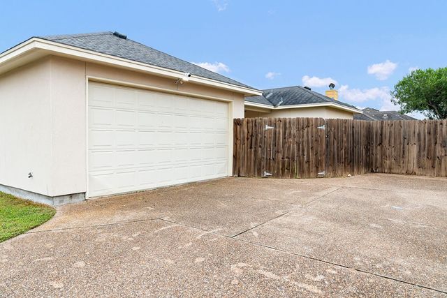 6901 King George Pl, Corpus Christi, TX 78414