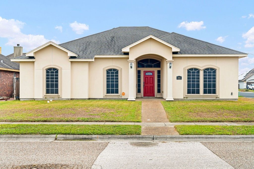 6901 King George Pl, Corpus Christi, TX 78414
