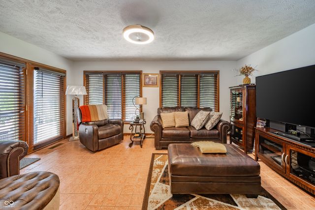 1517 Cherry Tree Road, Avon, IN 46123