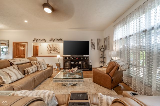 1517 Cherry Tree Road, Avon, IN 46123