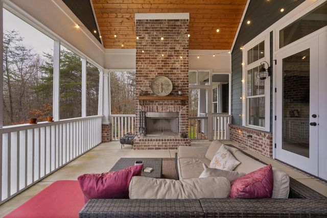 1977 Sitton Mills Place, Signal Mountain, TN 37377