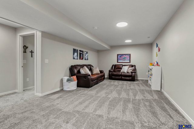 10277 Wayborough Lane, Lincoln, NE 68527
