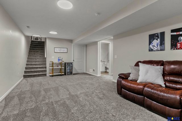 10277 Wayborough Lane, Lincoln, NE 68527