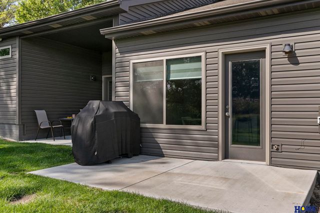 10277 Wayborough Lane, Lincoln, NE 68527
