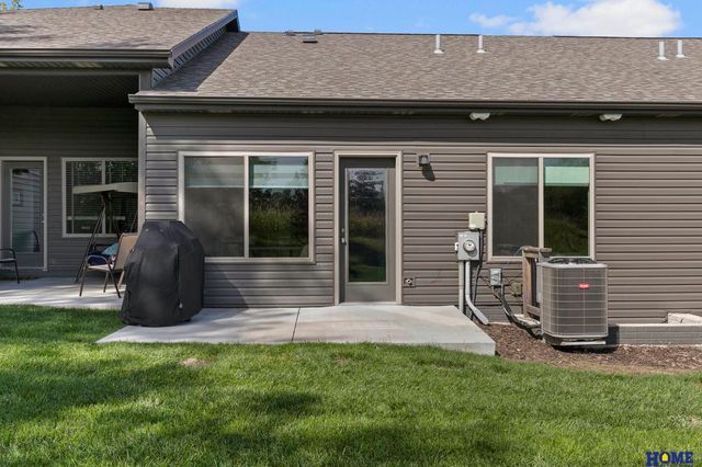 10277 Wayborough Lane, Lincoln, NE 68527