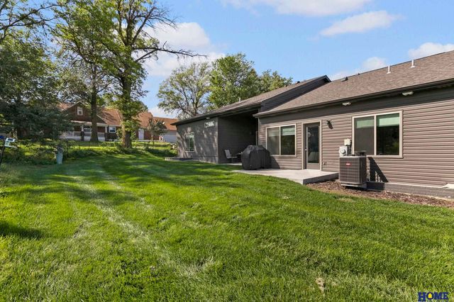 10277 Wayborough Lane, Lincoln, NE 68527