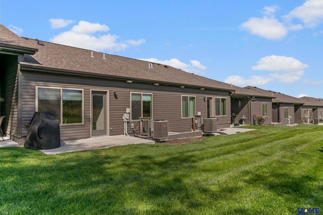 10277 Wayborough Lane, Lincoln, NE 68527