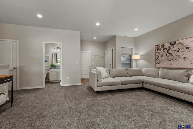 10277 Wayborough Lane, Lincoln, NE 68527