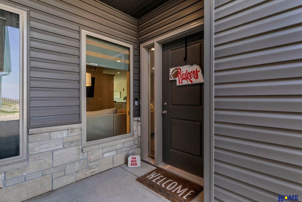 10277 Wayborough Lane, Lincoln, NE 68527